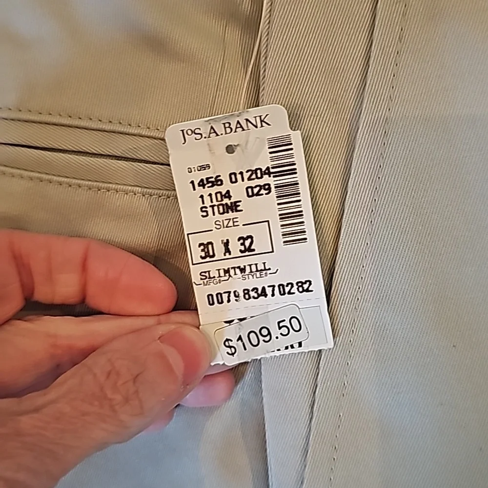 🧍‍♂️NEW WITH TAGS! Jos. A. Bank size 30W x 32L light khaki pants